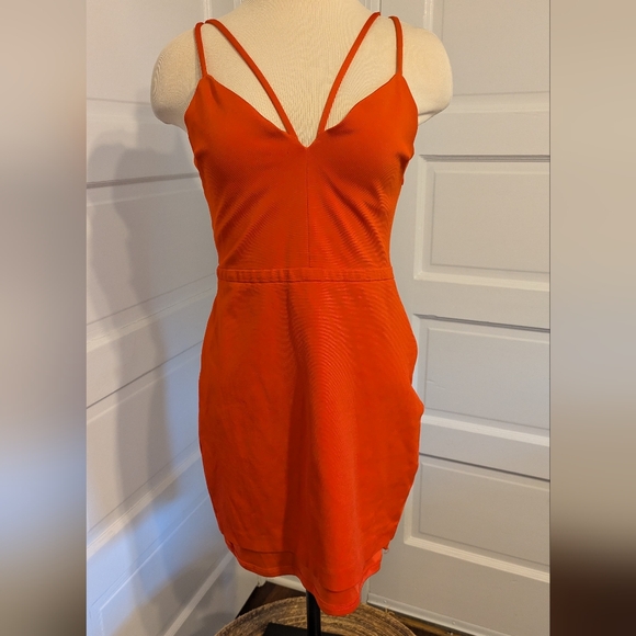 Chic Scarlet Sleeveless Mini Dress - Picture 1 of 2